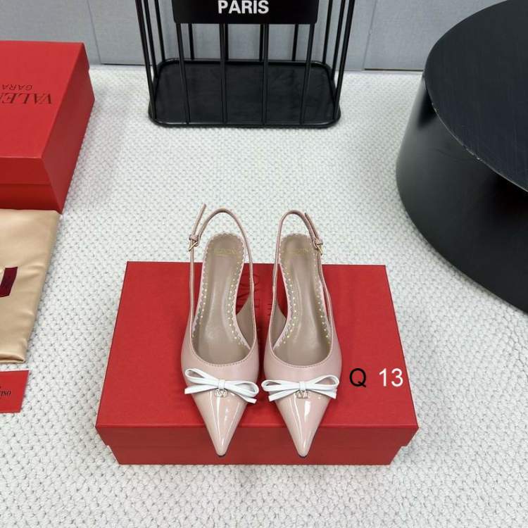 Picture of Valentino Shoes _SKUValentinosz35-405CMYM030520179